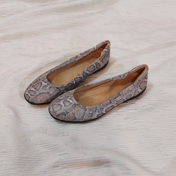 Snakeskin Patterned Women's Flats - Picture 2 of 9